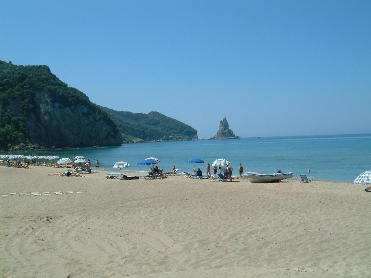 Villa Popi On The Beach Of Agios Gordios Agios Gordios  Exterior foto